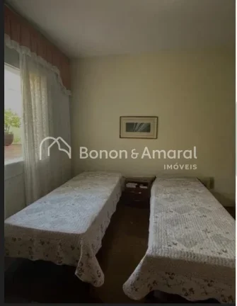 Imagem Térrea, com edícula.
São 3 dormitórios sendo 1 suíte, sala, cozinha, banheiro social, área de ...