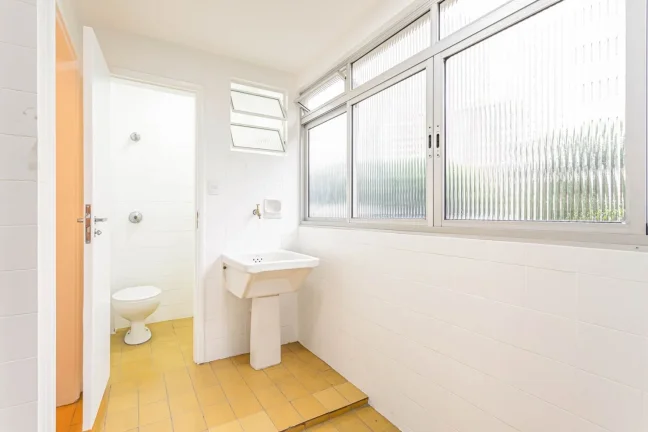 Imagem Apartamento 94M², 3Q, 2 Banheiros, 1 Vaga, Banheiro de Serviço, Armários.