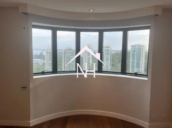 Imagem Apartamento de 192m c/3 suítes,4 vagas,quadra squash e poliesportiva,playground,academia,sauna,cinema,salão de festas e jogos,piscinas,churrasqueira