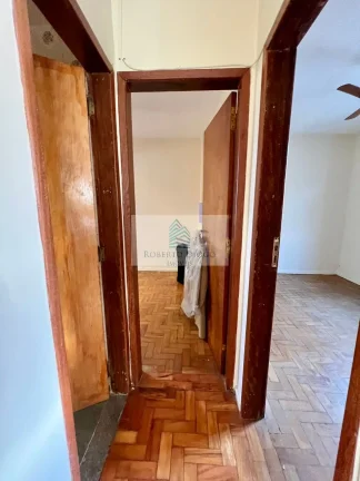 Imagem Apartamento à venda em Niterói-RJ, bairro São Lourenço: 2 quartos, 1 sala, 1 banheiro, 1 vaga de garagem - 50m² de área.