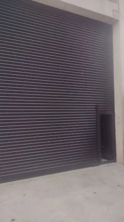 Imagem Barracão Comercial para Locação no Jardim Guarujá - Sorocaba-SP: 1 Sala, 2 Banheiros, 3 Vagas de Garagem - 270m²