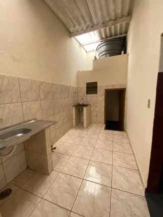 Imagem CASA E BARRACÃO NA VILA SANTA TERESINHA