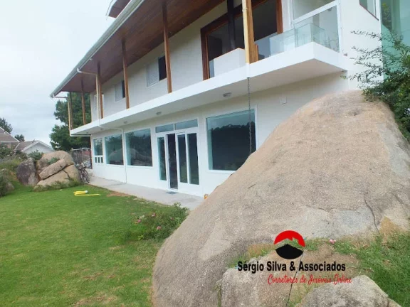 Imagem Casa de Alto Padrão a Venda no Alto da Boa Vista, em Campos do Jordão - SP.