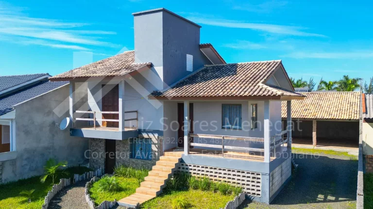Imagem Imperdível oportunidade de adquirir uma casa com 3 quartos e 6 vagas de garagem em Balneário Rincão-SC, Zona Norte! BRP012