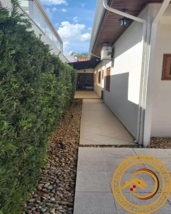 Imagem Casa com 4 suítes Jardim Theodora