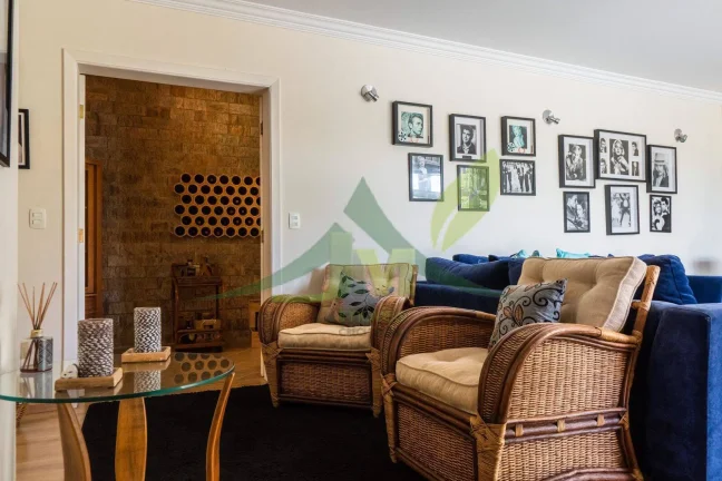 Imagem Casa de Alto Padrão no Condomínio Vale do Flamboyant em Atibaia-SP