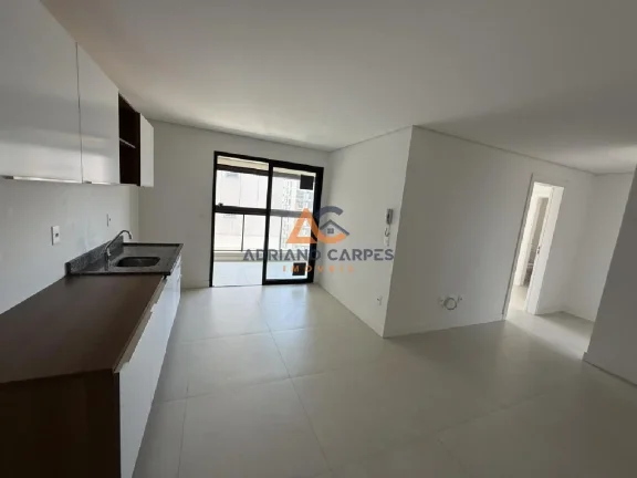 Imagem Seu Duo Suíte na quadra mar na Praia de Gravatá, Navegantes - Residencial Michelangelo. 02 suítes, ampla área interna, vista mar permanente