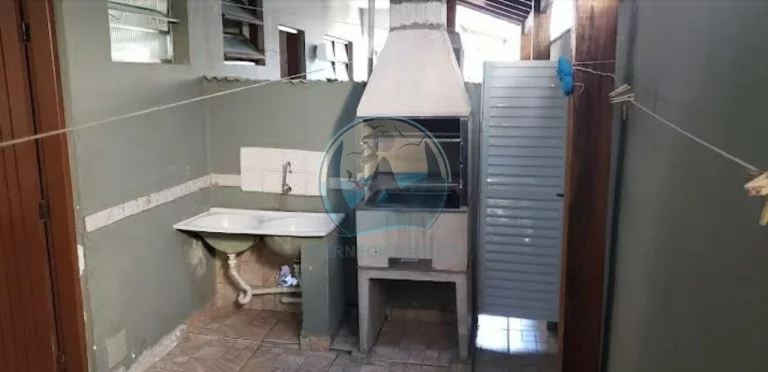 Imagem Predio à venda em Ubatuba-SP, bairro Maranduba: 1 quarto, 1 sala, 1 banheiro, 1 vaga de garagem, 50,00 m² de área.