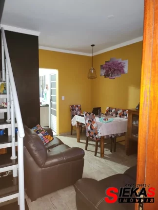 Imagem Sobrado em Condomínio na Vila Guilhermina, São Paulo-SP: 2 Quartos, 1 Sala, 1 Banheiro, 1 Vaga de Garagem!