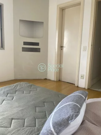 Imagem Apartamento mobiliado, bem espaçoso e iluminado, com janelas grandes, que recebem o sol da manhã. ...