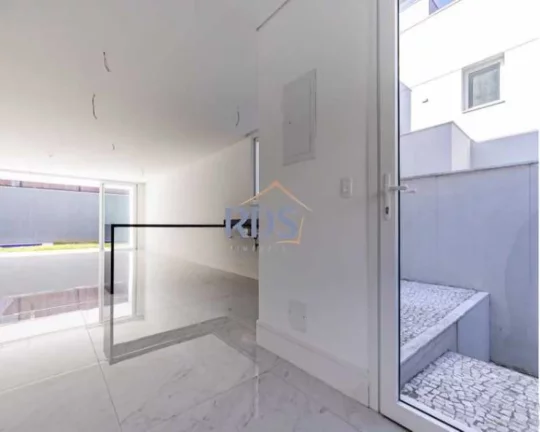 Imagem Casa de alto padrão em condomínio Fechado