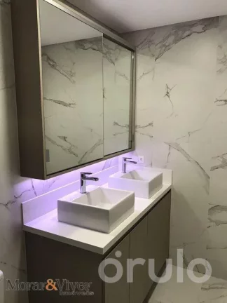 Imagem Casa para Venda em Curitiba, Água Verde, 3 dormitórios, 3 suítes, 3 banheiros, 2 vagas