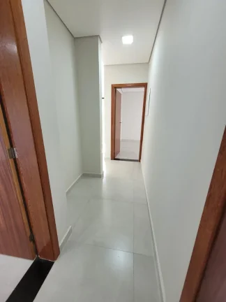 Imagem Casa de Luxo no Condomínio Parque Ibiti Reserva em Sorocaba-SP: 3 Quartos, 1 Suíte, 2 Salas, 3 Banheiros, 2 Vagas de Garagem - 218m².