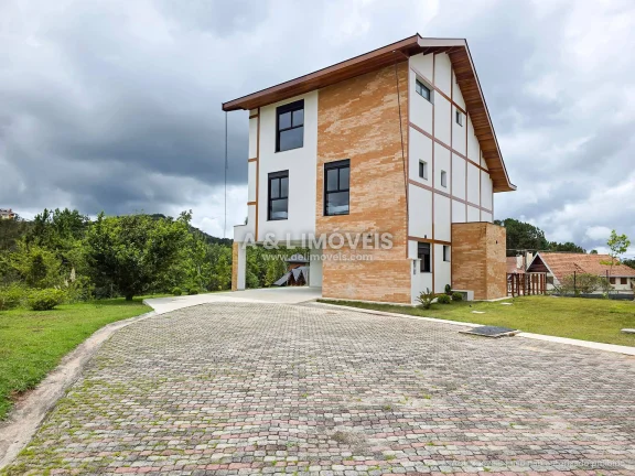 Imagem Casa em Campos do Jordão | 4 Suítes, Porteira Fechada e Vista para o Vale