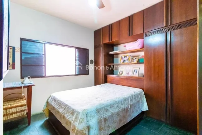 Imagem Casa à venda com 214m², 4 quartos e 2 vagas