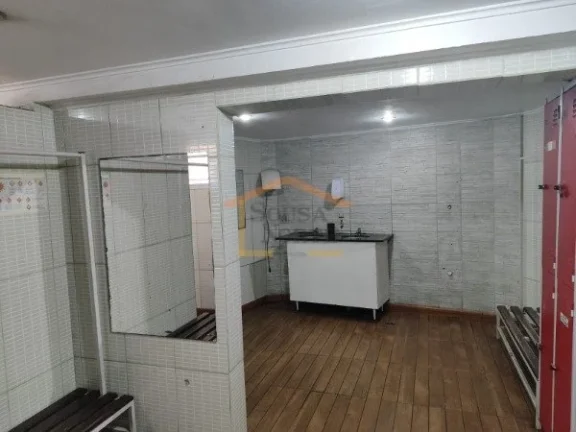 Imagem Salão comercial com 624m², amplo e versátil, ideal para diversas atividades. Possui excelente ilu...