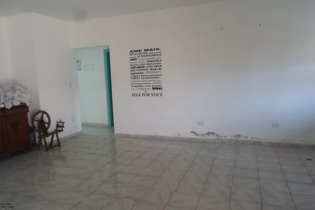 Imagem Casa com edícula a 200m da praia à venda em Peruíbe.