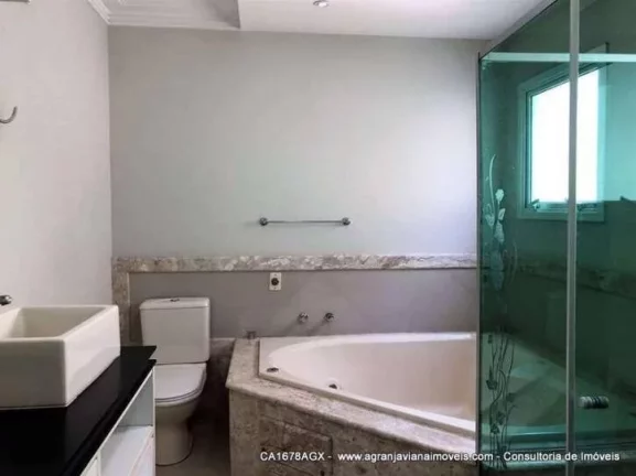 Imagem Linda casa contemporânea, com estilo europeu, envidraçada e bem iluminada. Construída para morar....