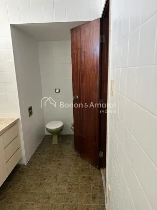 Imagem Em localização privilegiada, este apartamento oferece ambientes amplos, bem arejados e iluminados ...