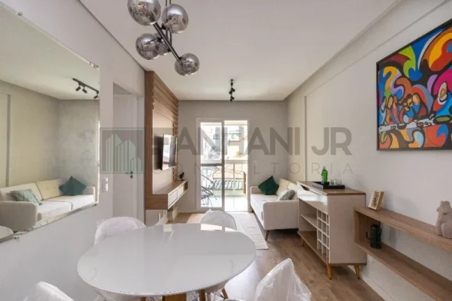 Imagem O Residencial Means do Campo oferece apartamentos de 58m² com 2 dormitórios, sendo 1 suíte, sala para 2 ambientes com varanda, cozinha ampla, 2 wc, ár