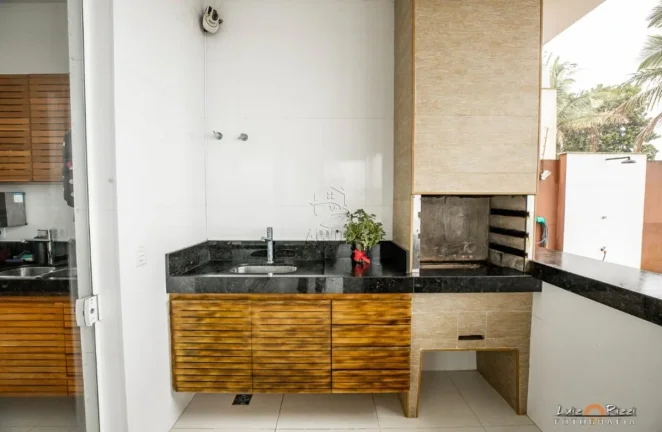 Imagem Casa pé na areia de alto padrão em condomínio fechado em Ubatuba!