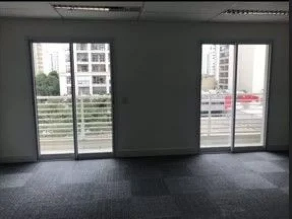 Imagem Conjunto Comercial à Venda em Moema - São Paulo-SP: 1 Banheiro, 1 Vaga de Garagem e 36m² de Área