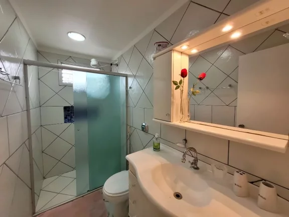 Imagem PITANGUEIRAS – UMA QUADRA DA PRAIA, MARAVILHOSO APTO TOTALMENTE REFORMADO E DECORADO, COM 121,60 M² ÚTEIS, BELÍSSIMA VISA MAR, 01 VAGA DE GARAGEM