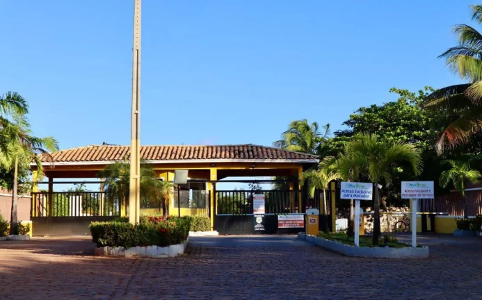 Imagem Casa em Condomínio com Piscina em ITACIMIRIM, Camaçari - Venda
