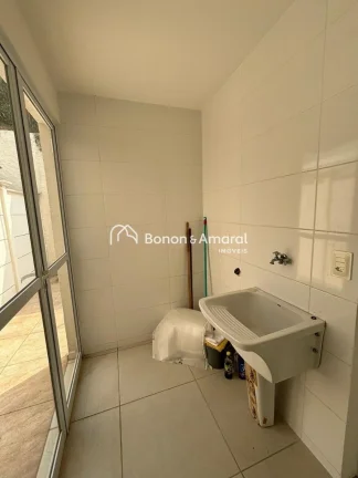 Imagem Esta encantadora casa em Valinhos conta com 3 dormitórios, sendo 1 suíte. No térreo, você encont...
