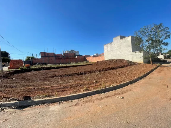 Imagem Terreno de Esquina à Venda no Bairro dos Ipês, Boituva