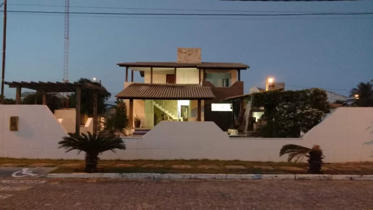 Casa à venda no Condomínio Portal do Sol - Amplo espaço, 6 quartos e 5 vagas de garagem!