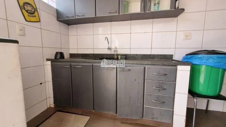 Imagem Casa com 6 Dormitórios no Bairro Fabrício - em Uberaba