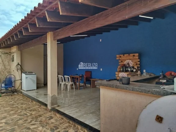 Imagem Casa à venda no Jardim Elza Amuí I, Uberaba: 2 dormitórios com suíte e varanda gourmet