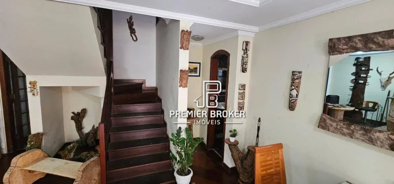 Imagem Casa com 5 dormitórios à venda, 100 m² por R$ 850.000,00 - Alto - Teresópolis/RJ