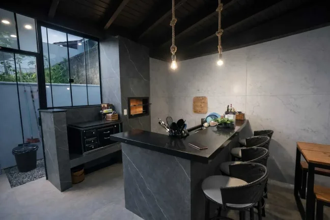 Imagem Casa com 2 dormitórios sendo 1 suíte e 1 vaga de garagem em Gov Celso Ramos/SC