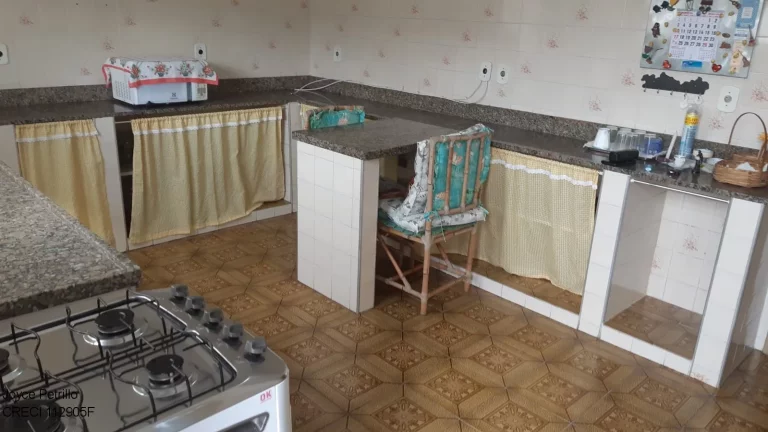 Imagem Apartamento 3 Dormitórios + Salão Comercial em Avenida Movimentada de Peruíbe e a 550 m da Praia. OPORTUNIDADE!!!?