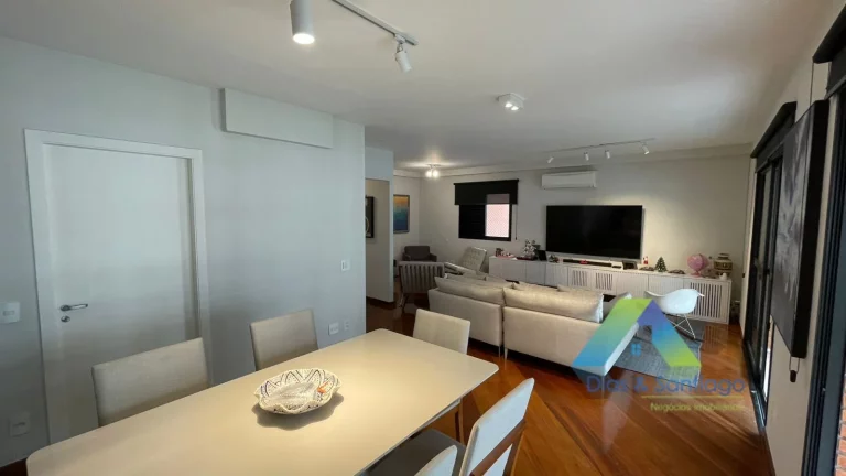 Imagem Apartamento de alto padrão com 170m² em Moema Pássaros fora da rota dos aviões e a 10 minutos a pé do Parque Ibirapuera.