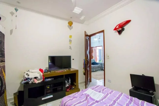 Imagem Sobrado com Piscina e 2 casasa no Terreno de 10 X 50 e 2 Vagas de Garagens