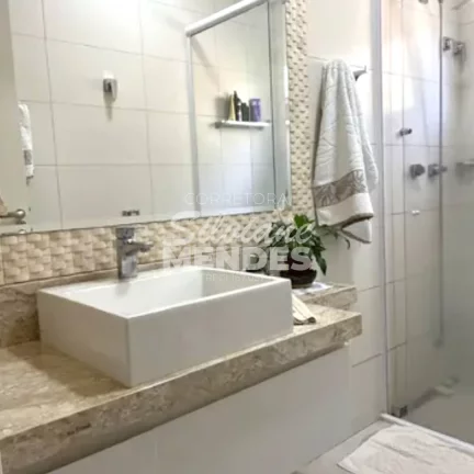Imagem Excelente casa 280 m² com piscina no condomínio Vivendas do Lago