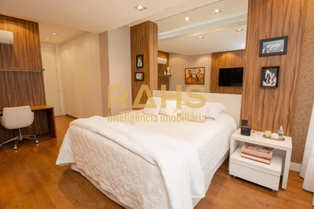 Imagem Cobertura Duplex com incríveis 500 m² privativos e 4 vagas de garagem. A cobertura conta com ampla...