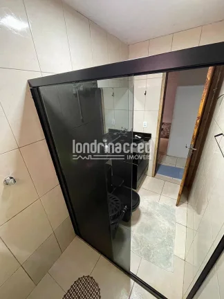 Imagem Casa à Venda na Zona Norte de Londrina com Piscina, 2 Quartos, Escritório e Excelente Localização Próxima à Av. Saul Elkind
