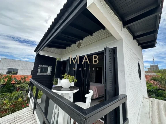 Imagem Fantástico Sobrado, à Venda no Bairro Santinho (Distrito de Ingleses) Florianópolis/SC!!Totalmente mobiliado, com vista permanente para o mar!!!