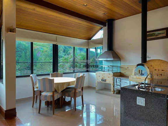 Imagem Casa à venda em Campos do Jordão – Com 5 suítes no Alto do Capivari