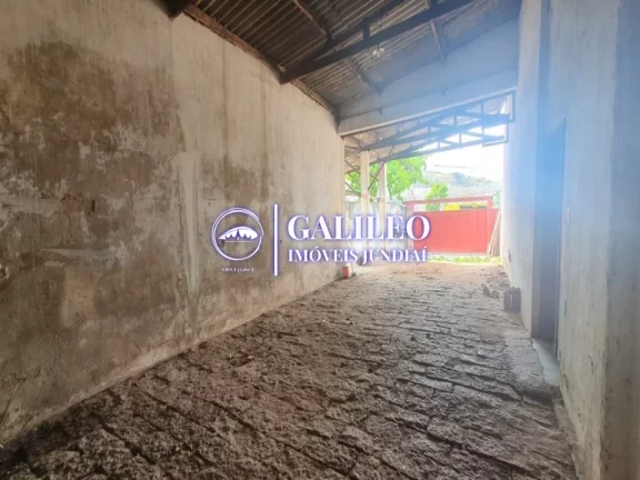 Imagem OPORTUNIDADE DE NEGÓCIO! GALPÃO + CASA COM 4 DORMITÓRIOS -SALA DE ESTAR/JANTAR- ÁREA TOTAL 826M² - ÓTIMA LOCALIZAÇÃO, PRÓX. AO MAXI SHOPPING -JUNDIAÍ