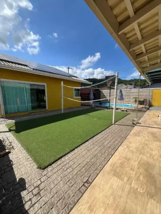Imagem Casa com 3 dormitórios sendo 1 suíte e 5 vagas de garagem no bairro Parque Guarani em Joinville SC