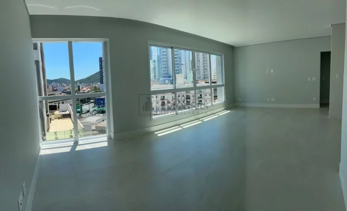 Imagem Apartamento com 4 suítes à venda no Centro de Balneário Camboriú/SC