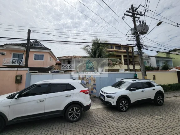 Imagem Casa em Condomínio à Venda em Vargem Pequena, Rio de Janeiro-RJ: 2 Quartos, 1 Sala, 1 Banheiro, 4 Vagas - 140,00m². Venha Conferir!