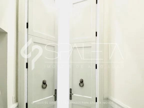 Imagem Cobertura neoclássica com vista permanente e o privilégio do sol da manhã à venda no Residencial Campo Elísios