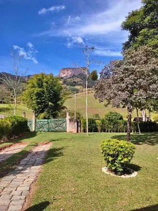 Terreno Exclusivo de 30.000 m² com Nascente e Vista Frontal para a Pedra do Baú