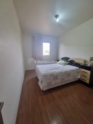 Imagem Com 2 quartos, sala, banheiro social, cozinha e área de serviço. Sem elevador (3º andar), 1 vaga ...
